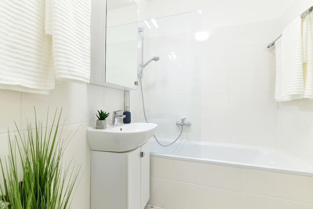 Laurel Bay Apartment Budapest Luaran gambar